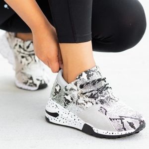Retro 90's Inspired White Snake Sneakers Women's 7